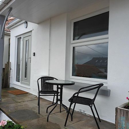 Contemporary One Bed Studio. Sea Views And Parking Westward Ho!  Exterior foto